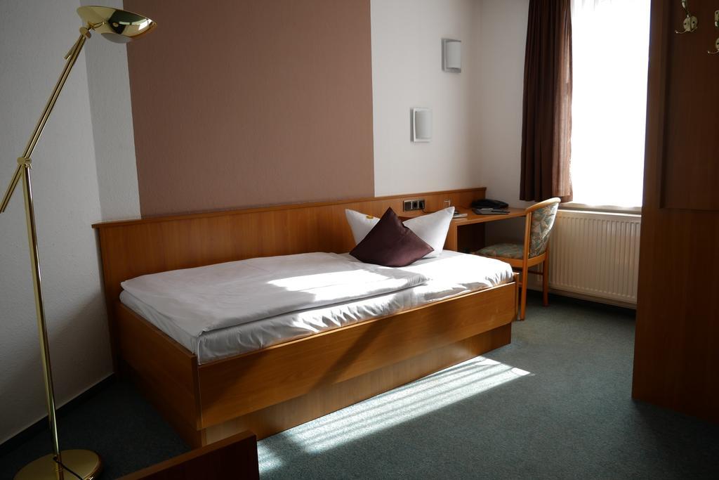 Hotel Garni Brauhof Niederwiesa ภายนอก รูปภาพ