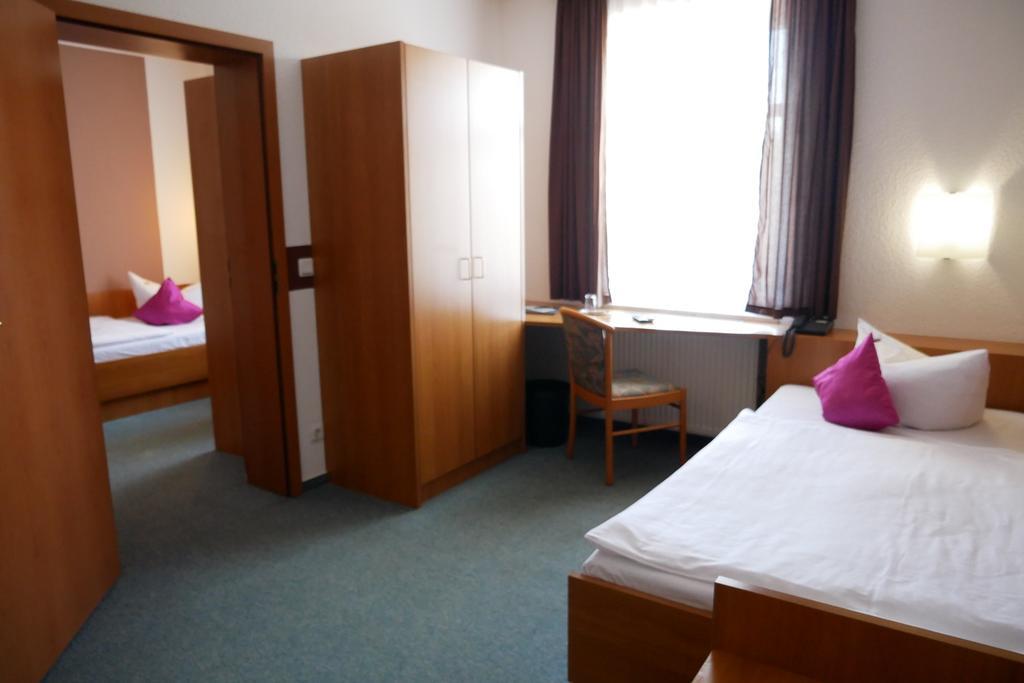 Hotel Garni Brauhof Niederwiesa ภายนอก รูปภาพ
